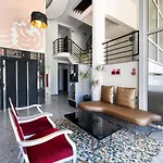 Amadeos - - Porto Hotel 3*
