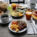 Amadeos - - Porto Hotel 3*