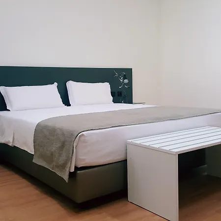 Amadeos - - Porto Отель