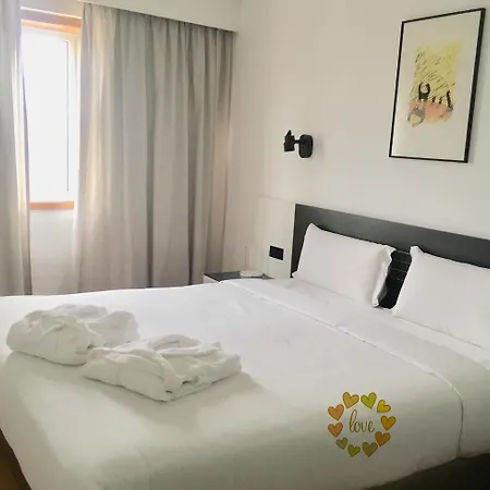 Hotel Amadeos - - Porto 3*