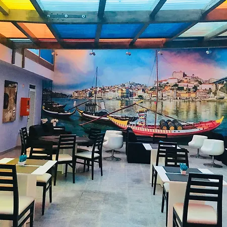 Отель Amadeos - - Porto 3*