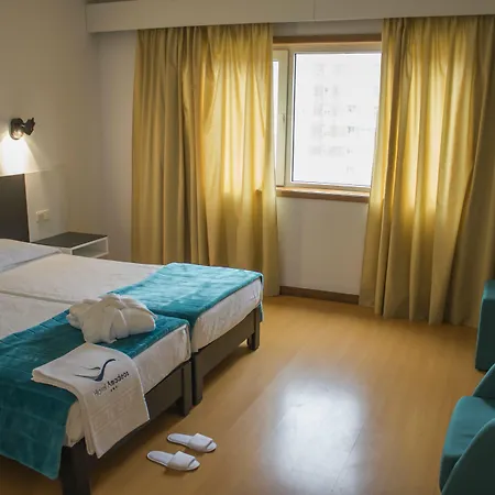 Amadeos - - Porto Hotel 3*