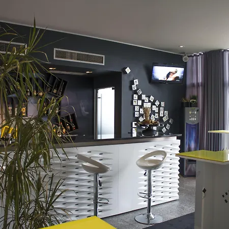 Amadeos - - Porto 3*