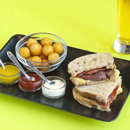 Amadeos - - Porto 3* Matosinhos (Porto)