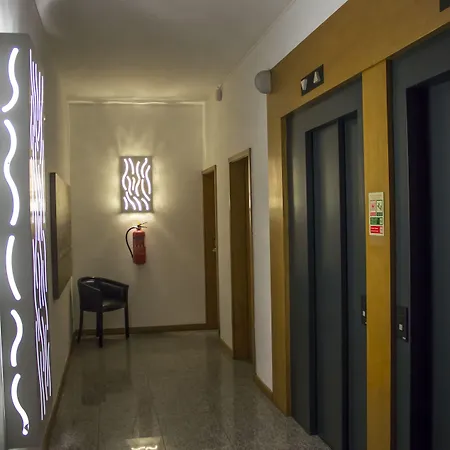 Amadeos - - Porto Hotel 3*