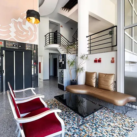 Amadeos - - Porto Hotel 3*