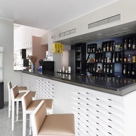 Amadeos - - Porto 3*