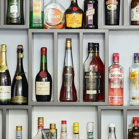 Отель Amadeos - - Porto 3*