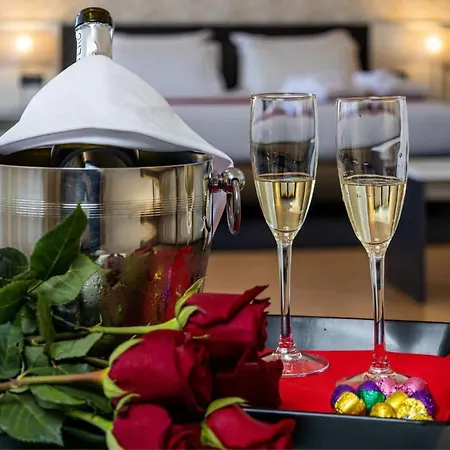 Amadeos - - Porto 3*