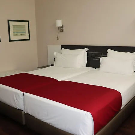 Amadeos - - Porto Hotel 3*