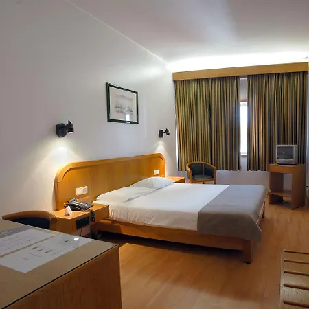 Hotel Amadeos - - Porto