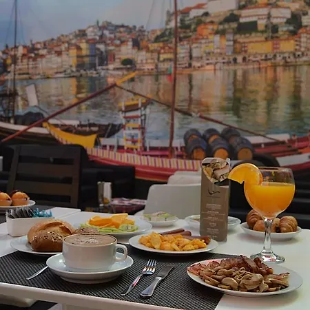 Hotel Amadeos - - Porto