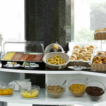 Amadeos - - Porto 3*