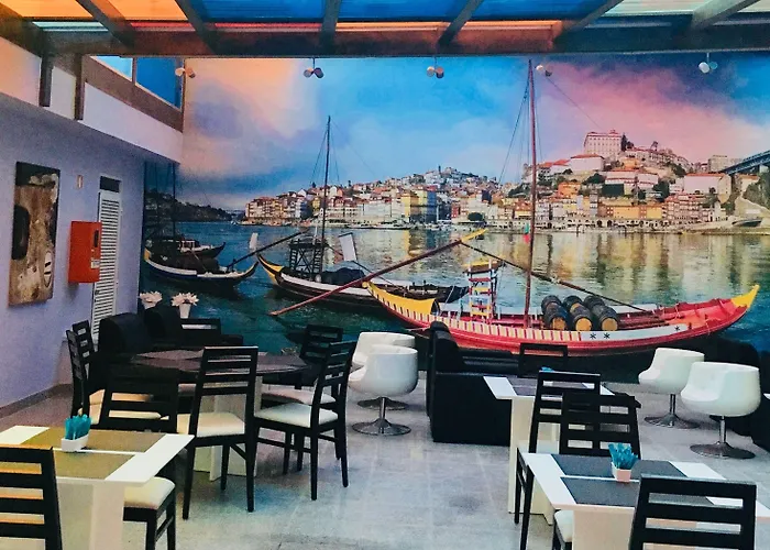 Hotel Amadeos - - Porto 3*