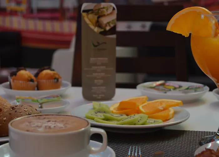 Amadeos - - Porto Hotel 3*