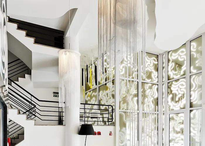 Amadeos - - Porto Hotel 3*