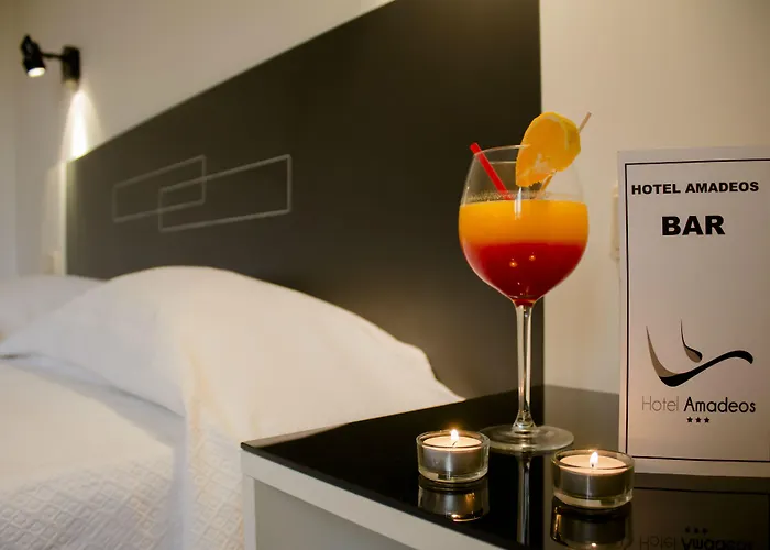 Amadeos - - Porto מלון