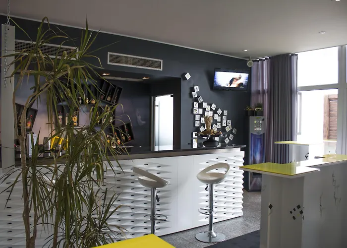 Amadeos - - Porto 3*