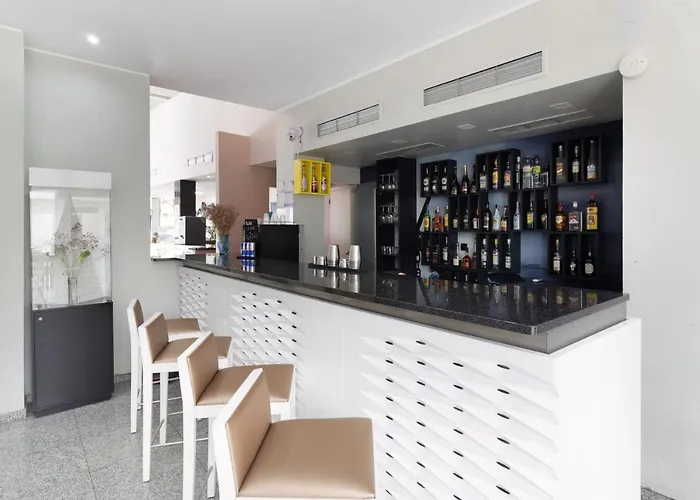 Amadeos - - Porto 3*