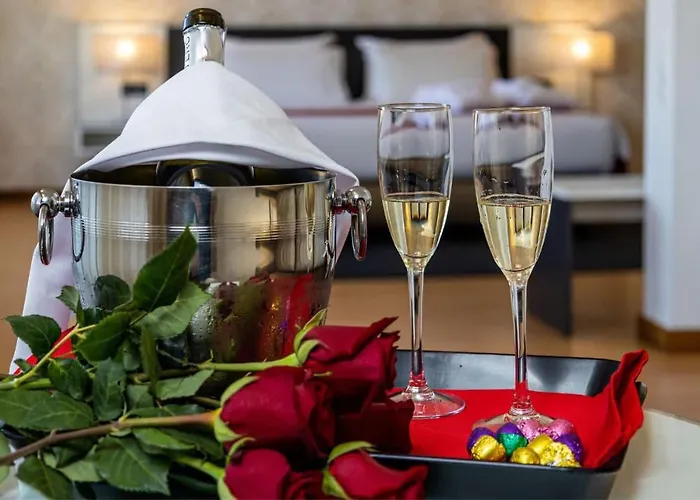 Amadeos - - Porto 3*