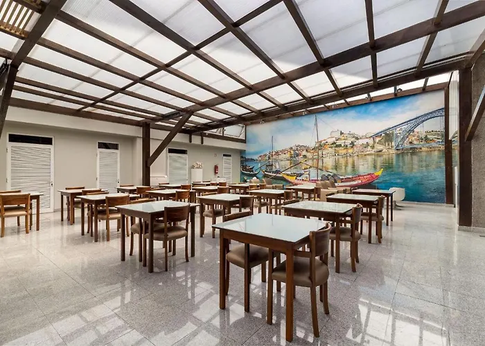 Amadeos - - Porto 3*