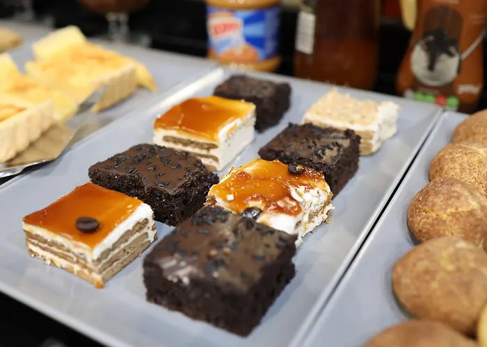 Hotel Amadeos - - Porto 3*