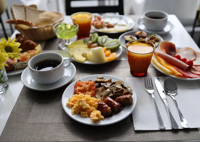 Amadeos - - Porto Hotel 3*