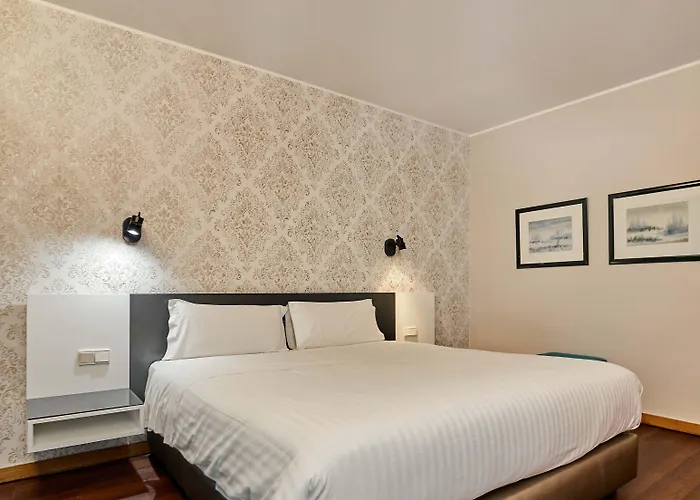 Hotel Amadeos - - Porto