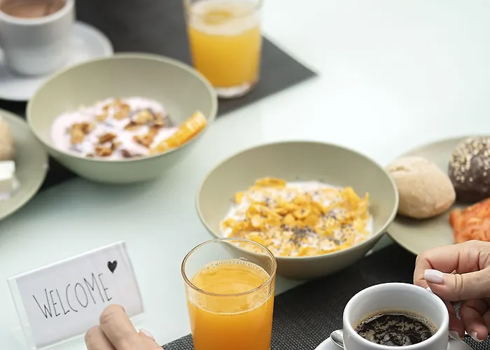 Amadeos - - Porto Hotel 3*