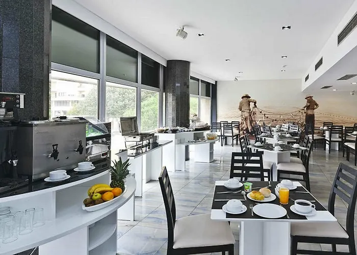 Amadeos - - Porto 3*