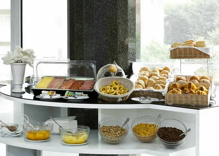 Amadeos - - Porto 3*