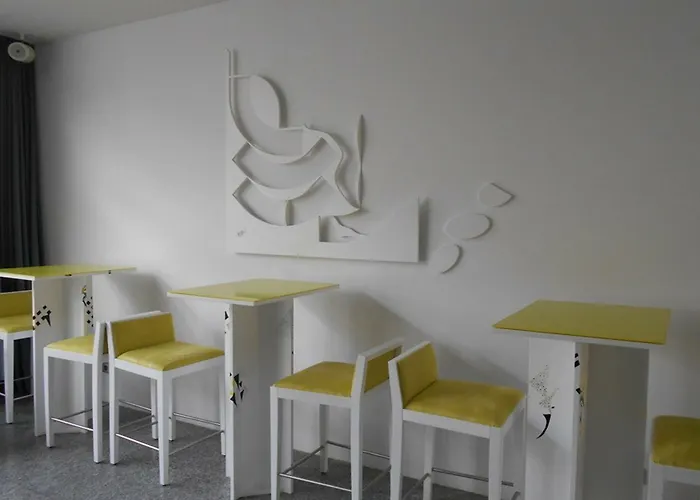 Amadeos - - Porto Hotel 3*