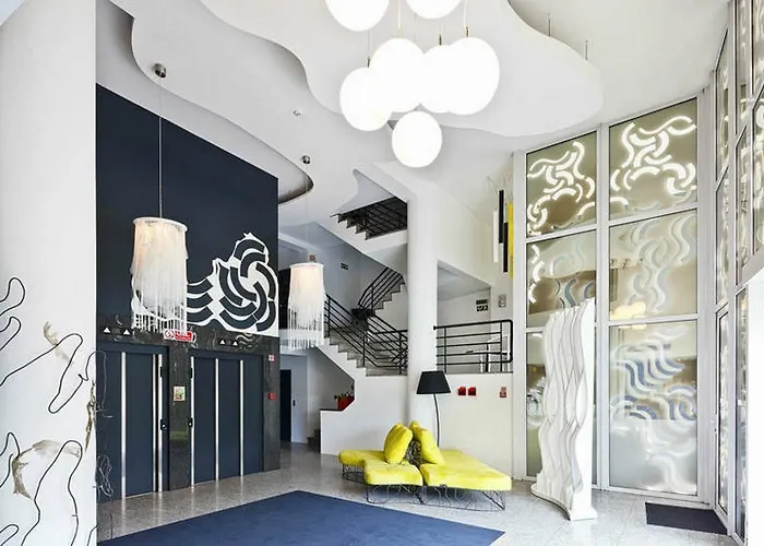 Hotel Amadeos - - Porto 3*